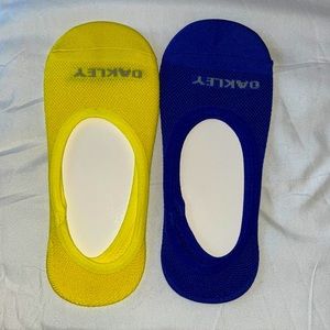 New Oakley Women’s No Show Sock - 2 pair size 7 (purple/yellow)